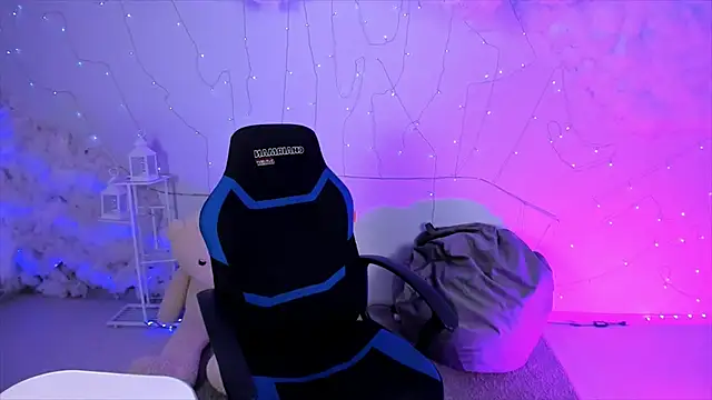 Snapshot of Sharon_Evansi chatting on December 3, 11:44 am Sharon Evansi online show from December 3, 11:44 am