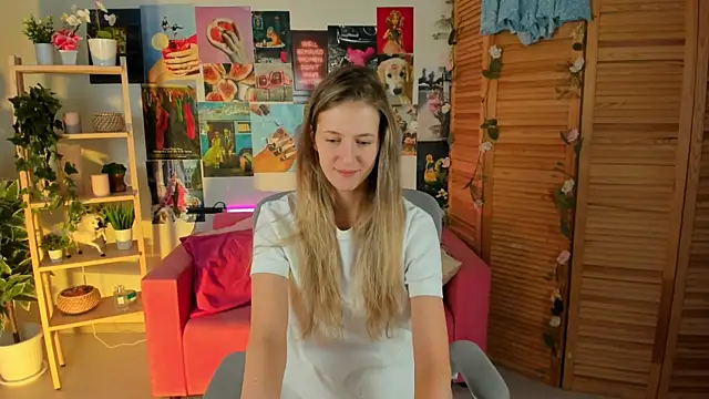 Snapshot of Sharon_Evansi chatting on December 7, 11:51 am Sharon Evansi online show from December 7, 11:51 am