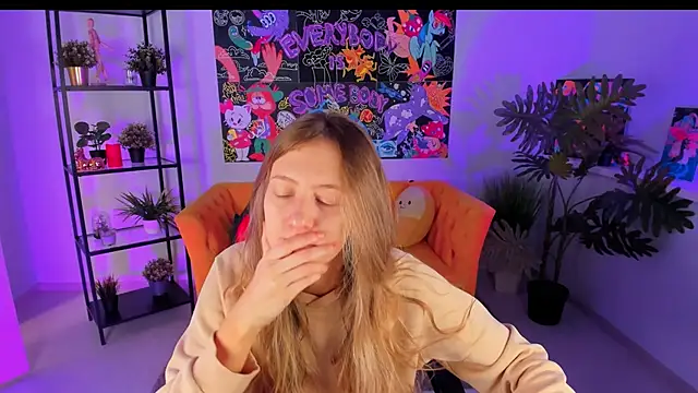 Snapshot of Sharon_Evansi chatting on December 22, 9:33 am Sharon Evansi online show from December 22, 9:33 am