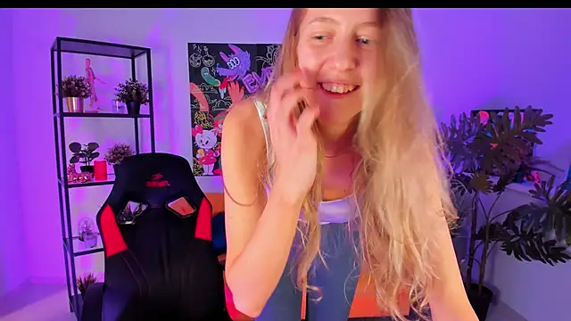 Snapshot of Sharon_Evansi chatting on December 22, 12:38 pm Sharon Evansi online show from December 22, 12:38 pm