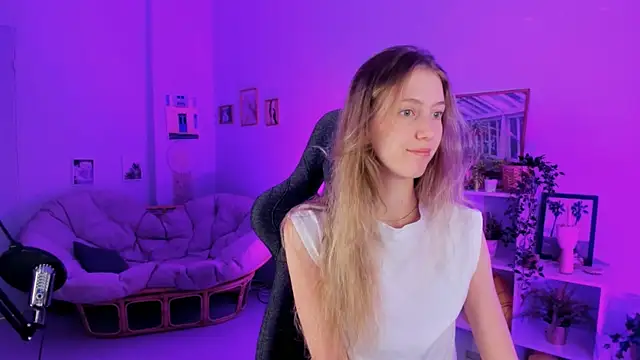 Snapshot of Sharon_Evansi chatting on December 28, 9:09 am Sharon Evansi online show from December 28, 9:09 am