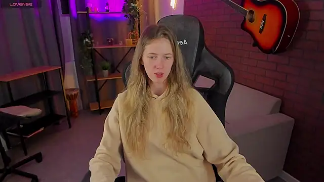 Snapshot of Sharon_Evansi chatting on January 3, 3:01 pm Sharon Evansi online show from January 3, 3:01 pm