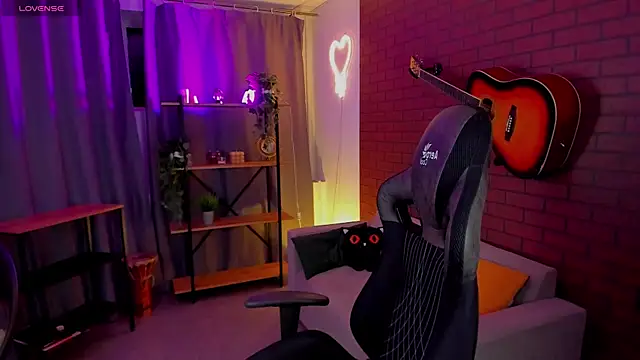 Snapshot of Sharon_Evansi chatting on January 4, 9:32 am Sharon Evansi online show from January 4, 9:32 am