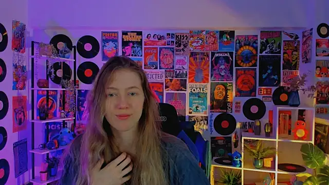 Snapshot of Sharon_Evansi chatting on March 22, 11:32 am Sharon Evansi online show from March 22, 11:32 am