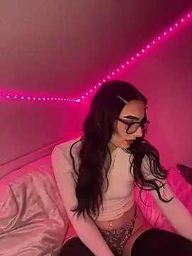 Snapshot of AdelinaAlia chatting on December 3, 8:40 pm AdelinaAlia online show from December 3, 8:40 pm