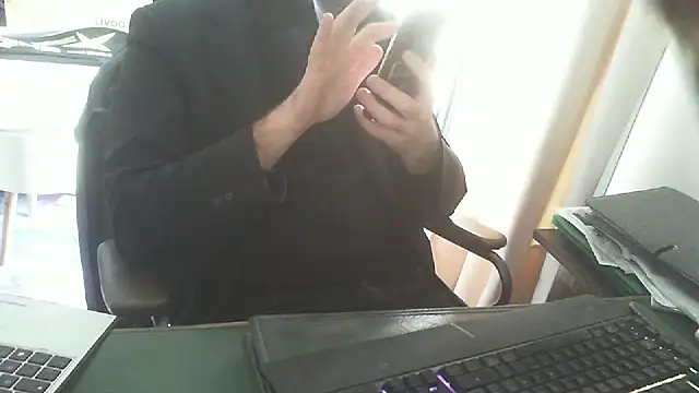 shyfrenchcock1 online show from February 20, 3:01 pm