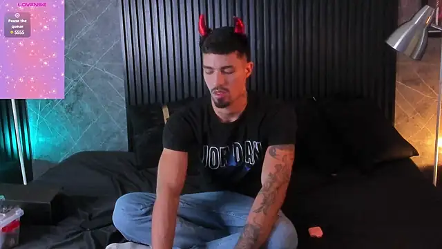 Snapshot of Duriel_ chatting on January 6, 2:03 pm Duriel online show from January 6, 2:03 pm