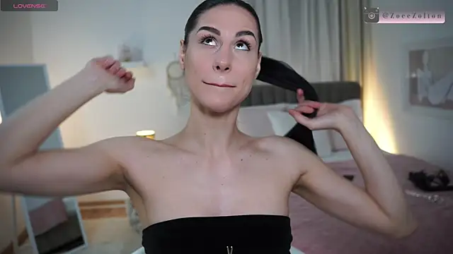 ZoeeZolton online show from March 21, 5:02 pm