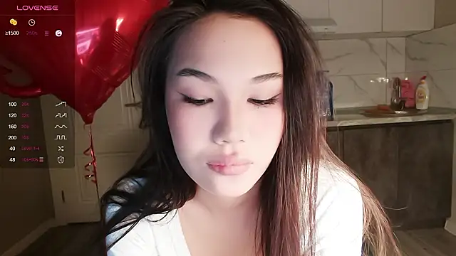 Snapshot of dragon_princesss chatting on February 16, 1:18 pm dragon princesss online show from February 16, 1:18 pm