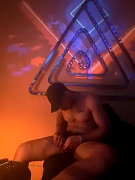 Snapshot of Alexandrei chatting on November 9, 8:18 pm Alexandrei online show from November 9, 8:18 pm