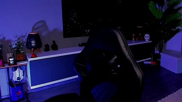 anemarieejolie online show from March 5, 6:15 pm