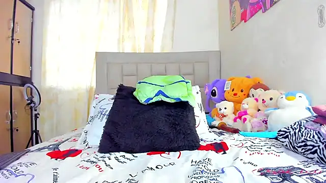 Snapshot of Miranda-brow chatting on January 5, 8:52 pm Miranda-brow online show from January 5, 8:52 pm