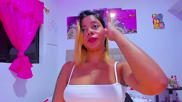 Snapshot of Miranda-brow chatting on January 25, 1:10 am Miranda-brow online show from January 25, 1:10 am