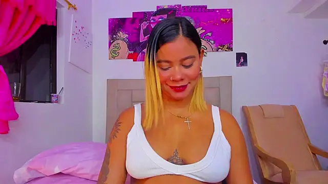 Snapshot of Miranda-brow chatting on February 8, 11:02 pm Miranda-brow online show from February 8, 11:02 pm