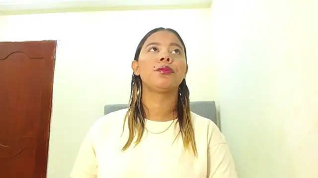 Snapshot of Miranda-brow chatting on September 9, 1:05 am Miranda-brow online show from September 9, 1:05 am