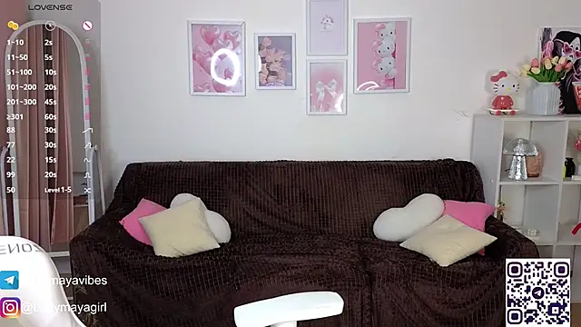 Snapshot of Maya_Rave chatting on October 24, 3:47 am Maya Rave online show from October 24, 3:47 am