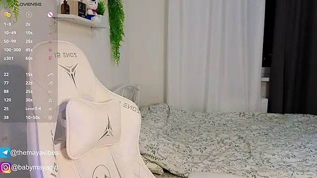 Snapshot of Maya_Rave chatting on December 3, 3:47 am Maya Rave online show from December 3, 3:47 am