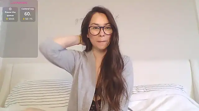 Snapshot of mixedasiangirl chatting on May 8, 6:57 pm mixedasiangirl online show from May 8, 6:57 pm