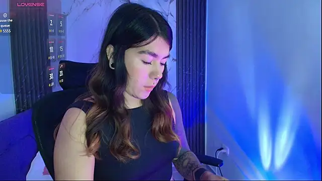 luccianagreyy online show from April 18, 1:15 pm