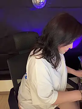 Snapshot of PoliBenett_ chatting on November 5, 9:48 pm PoliBenett online show from November 5, 9:48 pm