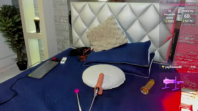 Snapshot of Aron_Bolt chatting on February 18, 10:25 pm Aron Bolt online show from February 18, 10:25 pm