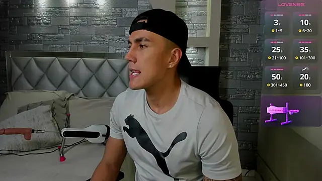 Snapshot of Aron_Bolt chatting on March 6, 1:58 am Aron Bolt online show from March 6, 1:58 am