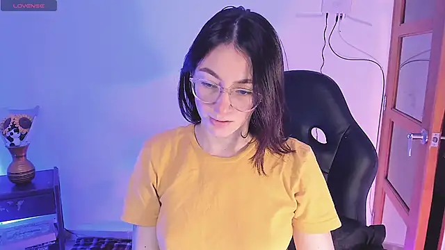 Snapshot of haanna_thompsoon chatting on December 9, 6:57 pm haanna thompsoon online show from December 9, 6:57 pm