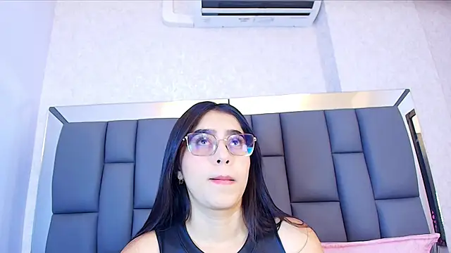 Snapshot of Amy_wats0n chatting on May 6, 7:30 pm Amy wats0n online show from May 6, 7:30 pm