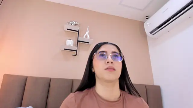 Snapshot of Amy_wats0n chatting on May 29, 7:01 pm Amy wats0n online show from May 29, 7:01 pm