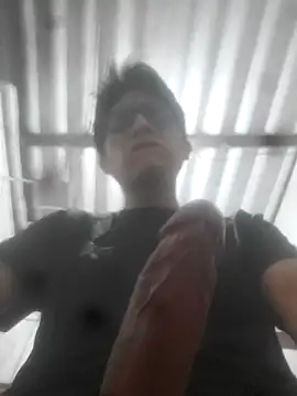 Snapshot of HardDick2 chatting on November 1, 2:24 am HardDick2 online show from November 1, 2:24 am