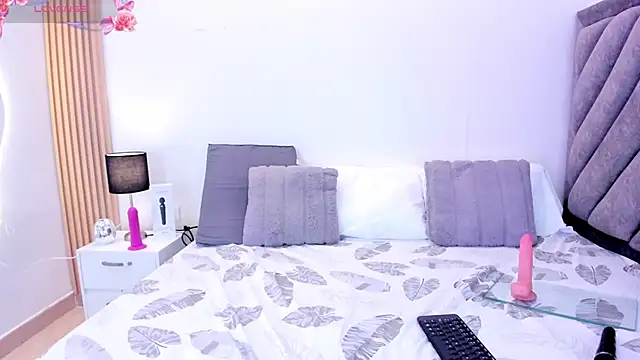 Snapshot of ValeryPettry_1 chatting on December 28, 10:13 pm ValeryPettry 1 online show from December 28, 10:13 pm