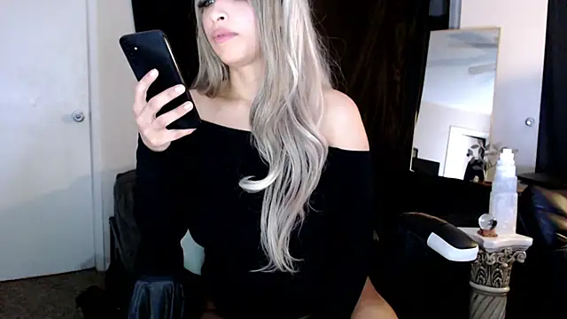 liadivina online show from March 13, 10:05 am