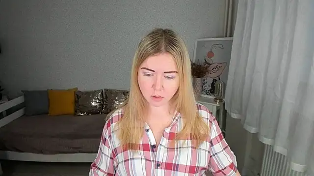 BettyBloom69 online show from December 4, 4:44 am