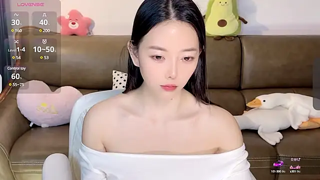 Snapshot of Yilin1999 chatting on February 13, 7:21 pm Yilin1999 online show from February 13, 7:21 pm