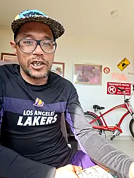 mileflav0r online show from May 2, 8:08 am