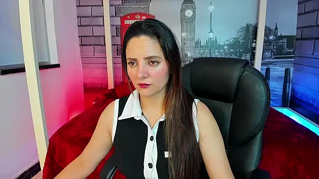 Snapshot of gaby_flow chatting on July 28, 10:10 am gaby flow online show from July 28, 10:10 am