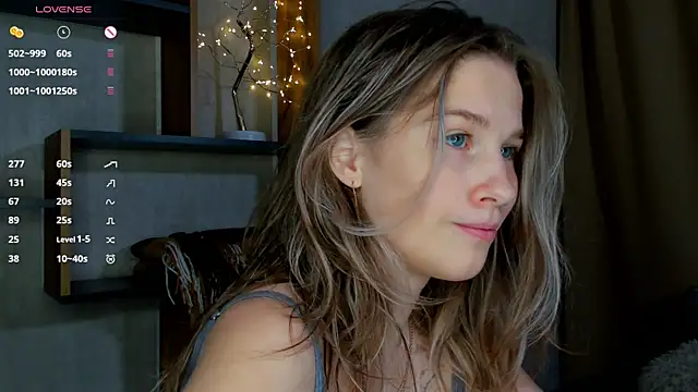 LinaCristonsen online show from December 4, 4:38 pm