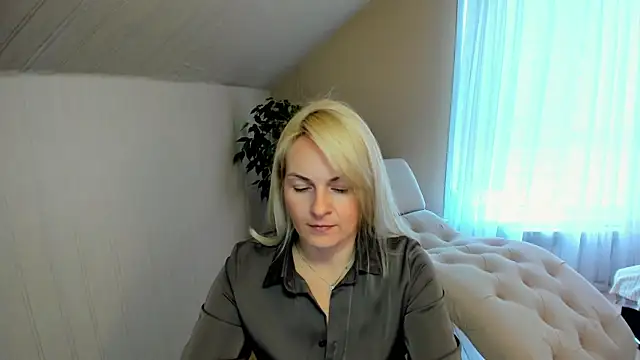 Alicee Gracee online show from December 17, 7:40 am