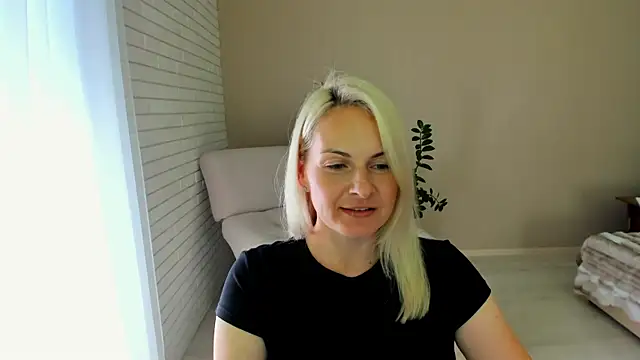 Alicee Gracee online show from September 23, 8:06 am