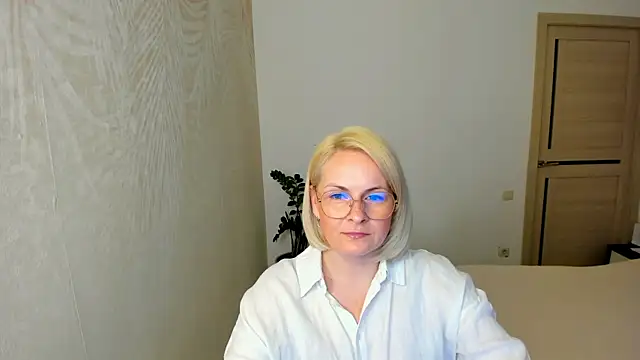 Alicee Gracee online show from April 14, 6:47 pm