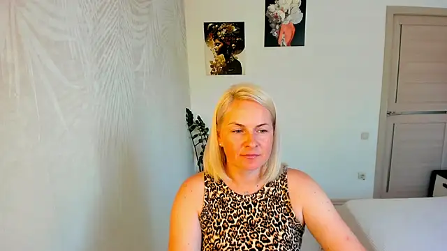 Alicee Gracee online show from July 6, 9:17 am