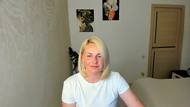 Alicee Gracee online show from July 24, 7:45 pm
