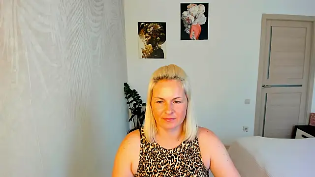 Alicee Gracee online show from August 2, 9:19 am