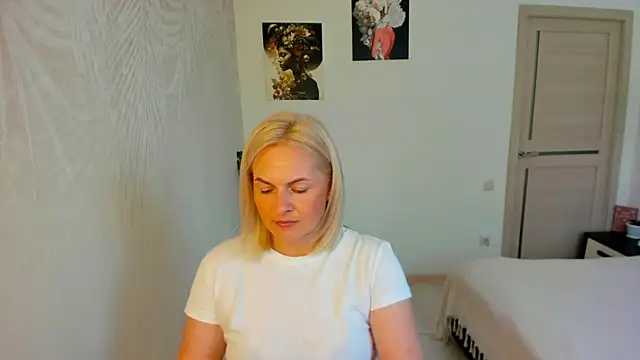 Alicee Gracee online show from August 7, 8:38 am