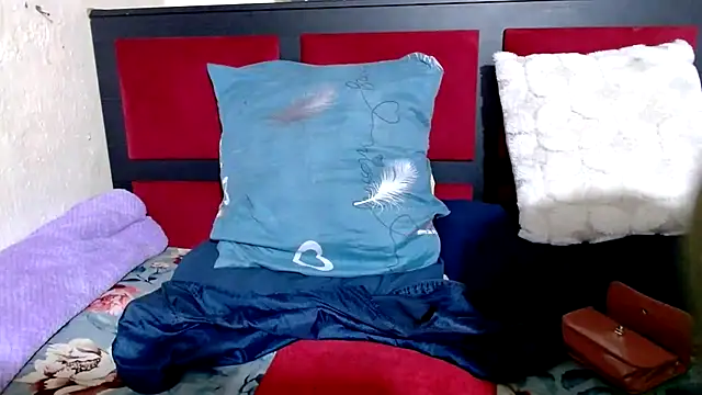 Snapshot of MaximTease24 chatting on June 21, 1:57 pm MaximTease24 online show from June 21, 1:57 pm