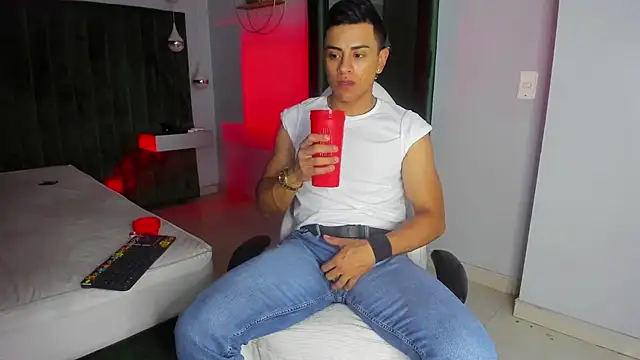 Snapshot of Lucii_fer_ chatting on November 7, 12:05 pm Lucii fer online show from November 7, 12:05 pm