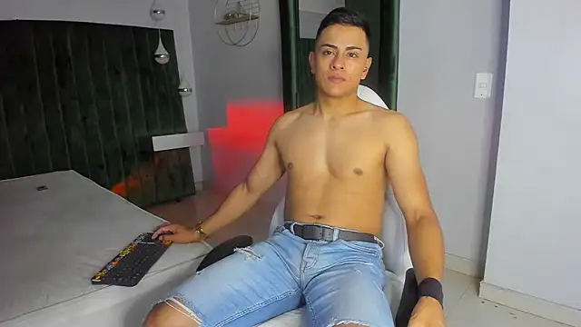 Snapshot of Lucii_fer_ chatting on November 13, 11:53 am Lucii fer online show from November 13, 11:53 am