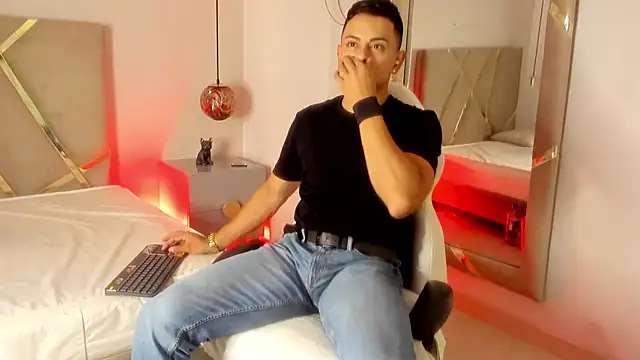 Snapshot of Lucii_fer_ chatting on November 15, 11:40 am Lucii fer online show from November 15, 11:40 am