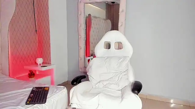 Lucii fer  online show from February 19, 11:39 am