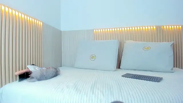 violetta becker online show from March 10, 11:59 am